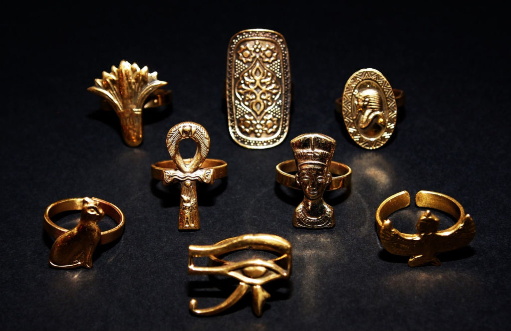 تاریخچه جواهرات ثابت می کند که مد طلا و جواهر می تواند هنر باشد و باید در نظر گرفته شود8