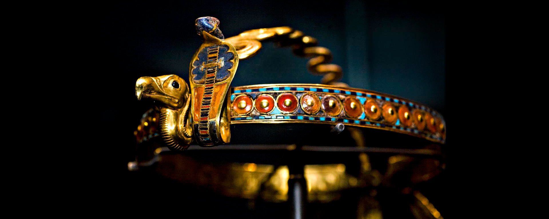 تاریخچه جواهرات ثابت می کند که مد طلا و جواهر می تواند هنر باشد و باید در نظر گرفته شود7