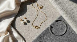 10 راز طلایی ست کردن جواهرات با لباس برای خانم ها