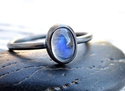 سنگ ماه یا مون استون چیست؟