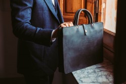 کیفی طلا کیست نحوه فعالیت کیفی ها در بازار طلا چگونه است