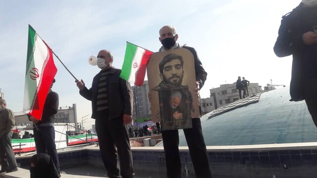 ایران قوی در 42 سالگی انقلاب| نمایشی متفاوت از اقتدار ملت بزرگ ایران / همدلی مردم در راهپیمایی 22 بهمن با حضور خودرویی + تصاویر