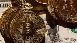 بیت‌کوین سقوط کرد؛ تحلیل‌گران در دو راهی اصلاح یا ریزش