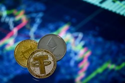 حجم معاملات بالا، قیمت پایین؛ بیت‌کوین در آستانه حمایت بحرانی