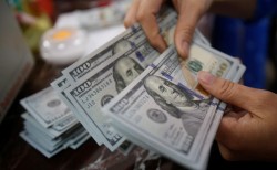 پایان نوسان ارزی؟ دولت مکلف به تک‌نرخی کردن شد