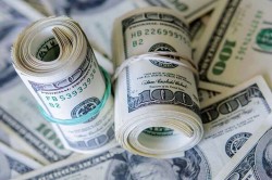 افزایش احتمال تعطیلی دولت آمریکا / افت ارزش دلار در برابر ارزهای جهانی