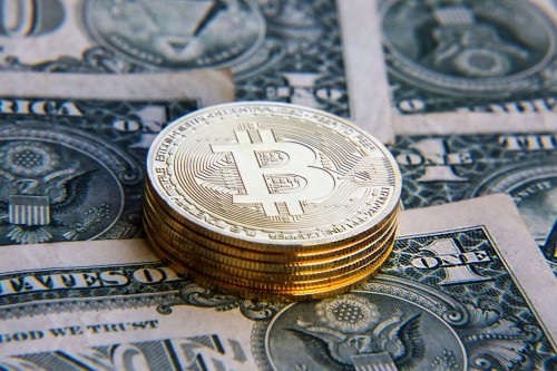 نوسان بازار رمزارزها؛ افت بیت‌کوین و رشد اتریوم – یکشنبه 25 آبان 1404