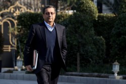 همتی رسماً رئیس بانک مرکزی شد؛ سه محور اصلی برنامه‌های رئیس جدید