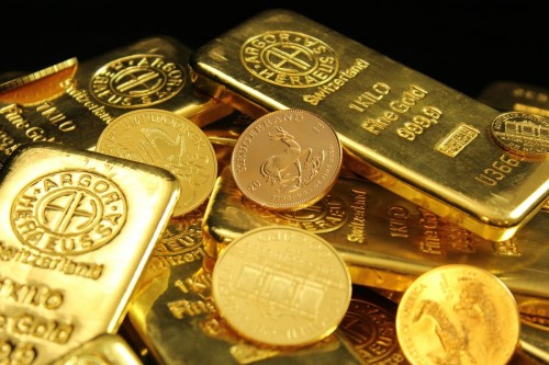کاهش قیمت طلا در بازار جهانی؛ دلار و بازده اوراق مانع رشد اونس شدند